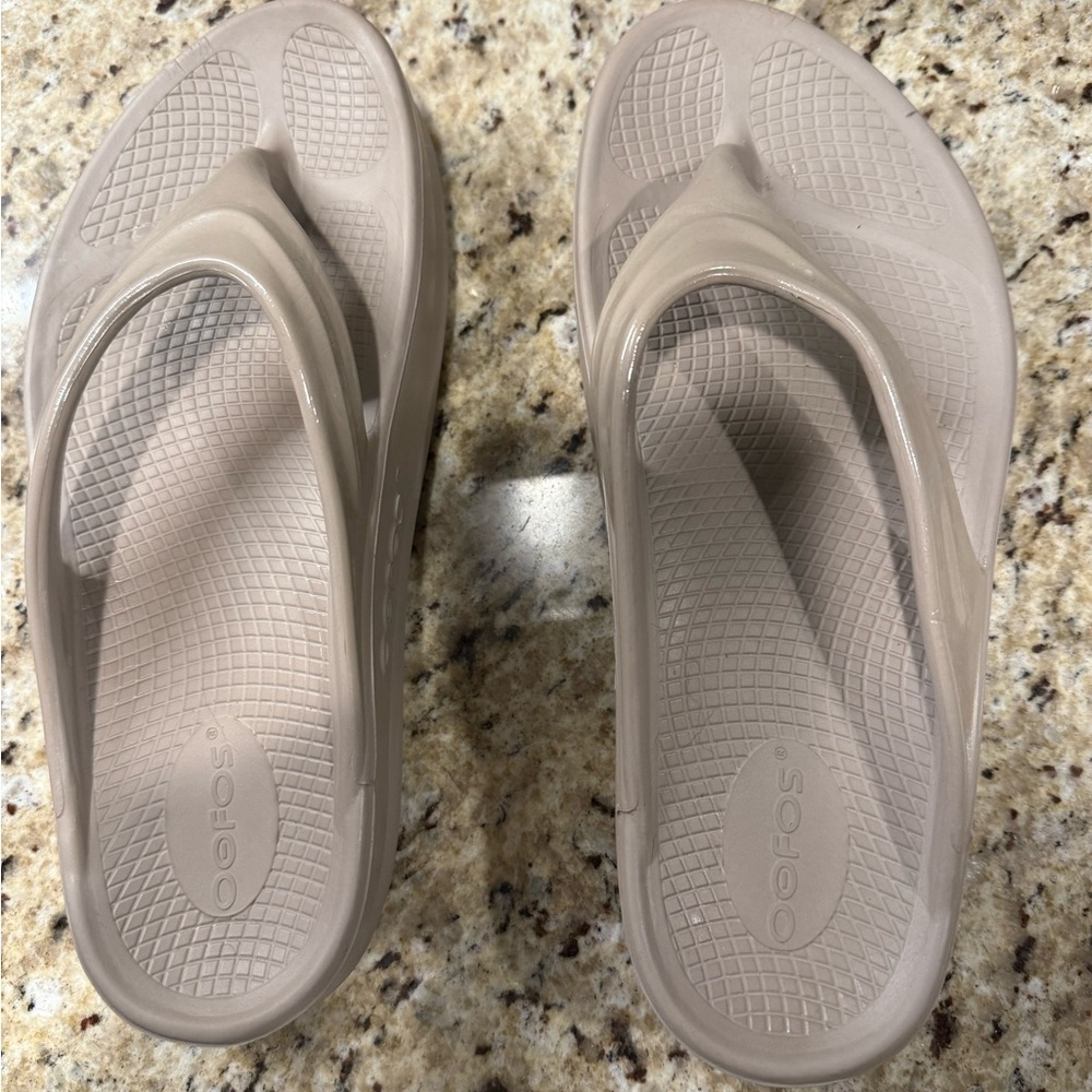 OOFOS Tan Sandals with Cushioned Sole and Contoured Design